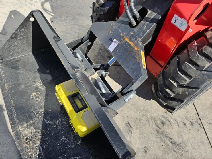 #2542-•-2025-agt-sda-140w-skid-steer-image-10
