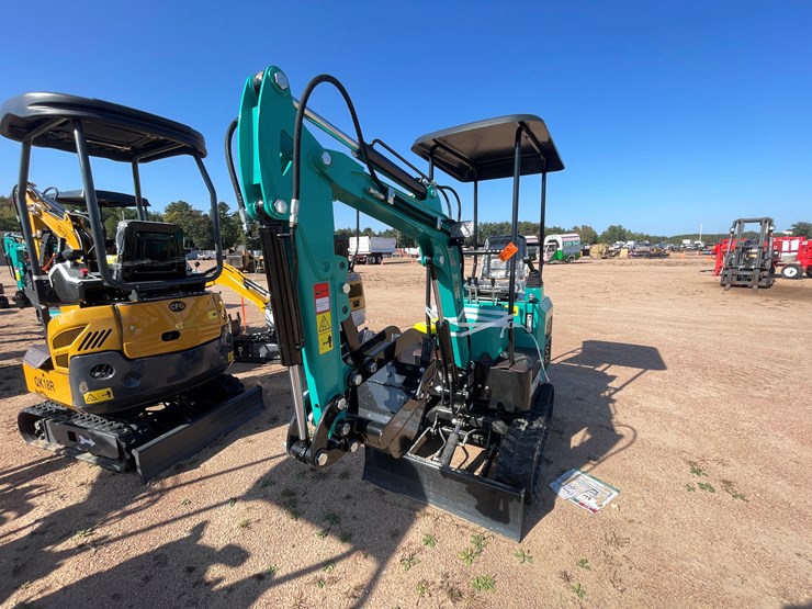 #1699-•-agt-mh12rx-mini-excavator-image-2