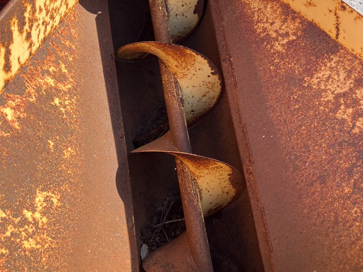 new-holland-355-image-11