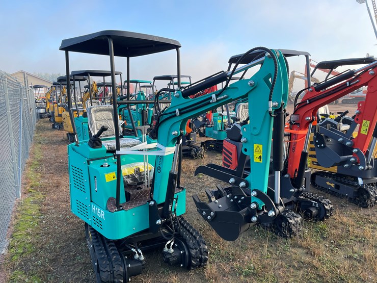 #1693-•-agt-h15r-mini-excavator-image-3