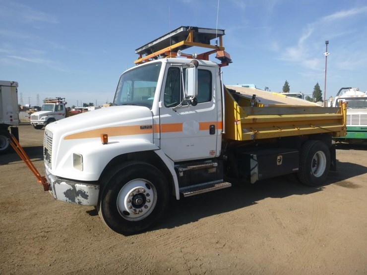 freightliner-fl70-image-1