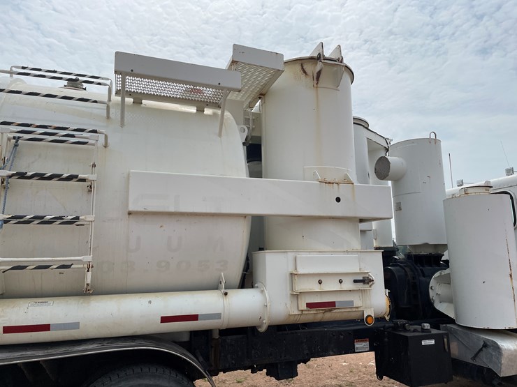 2011-peterbilt-365-image-46