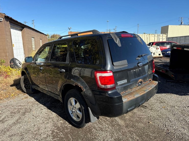 2011-ford-escape-xlt-image-3