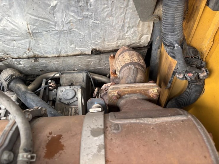 2019-deere-325g-image-40