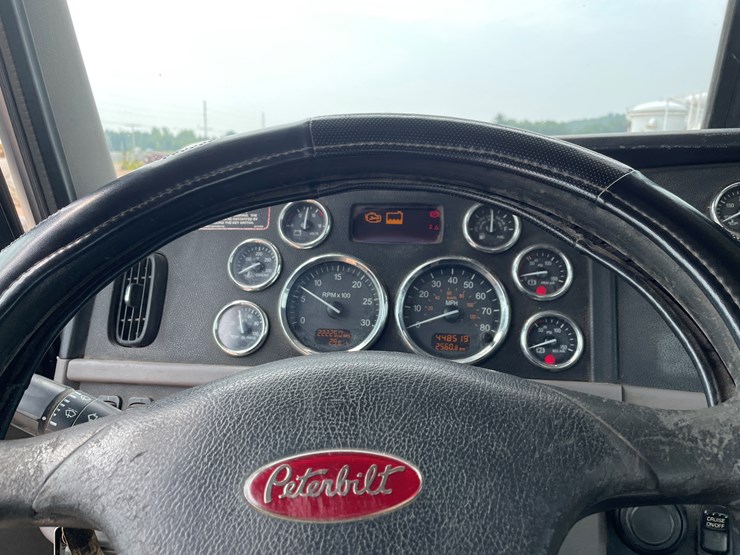 2011-peterbilt-365-image-73