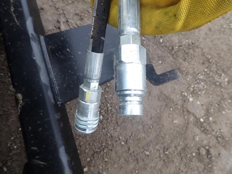 wildcat-skid-steer-post-hole-digger-with-12"-auger-image-8