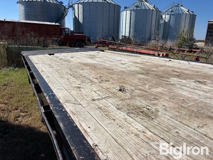 2015-travalong-t/a-gooseneck-flatbed-trailer-image-18