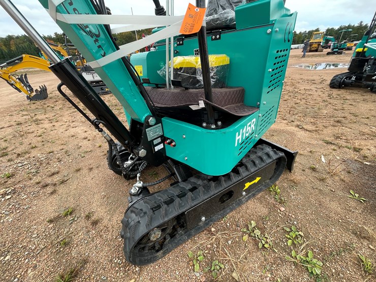 #1688-•-agt-h15r-mini-excavator-image-7