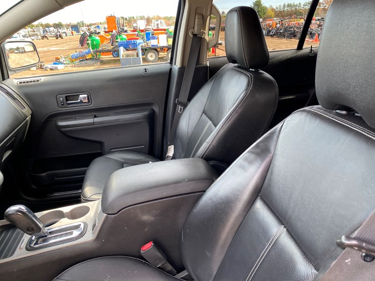 2010-ford-edge-image-31