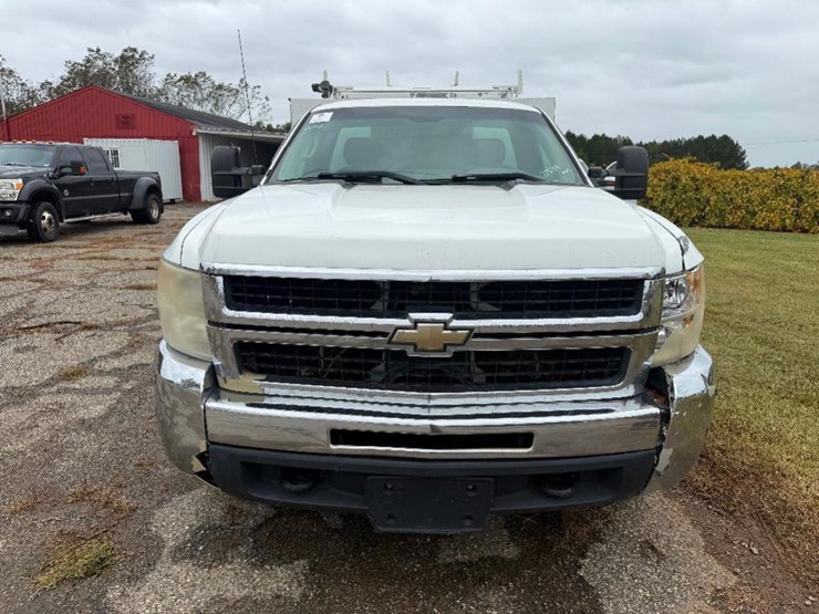 2010-chevrolet-2500-image-2