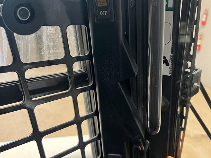 2023-bobcat-t740-image-25