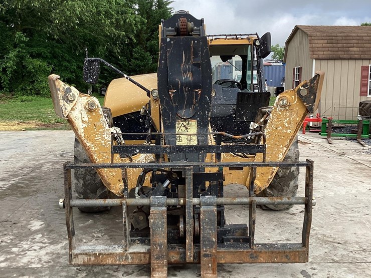 2015-caterpillar-tl1055d-image-7