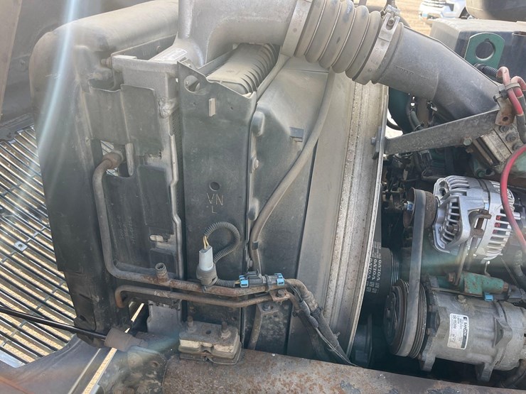 1998-volvo-semi-image-63