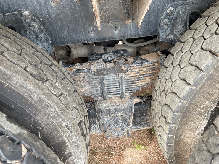 2011-peterbilt-365-image-33