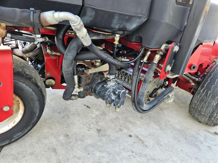 #2530-•-toro-3150-greensmaster-greens-mower-image-14