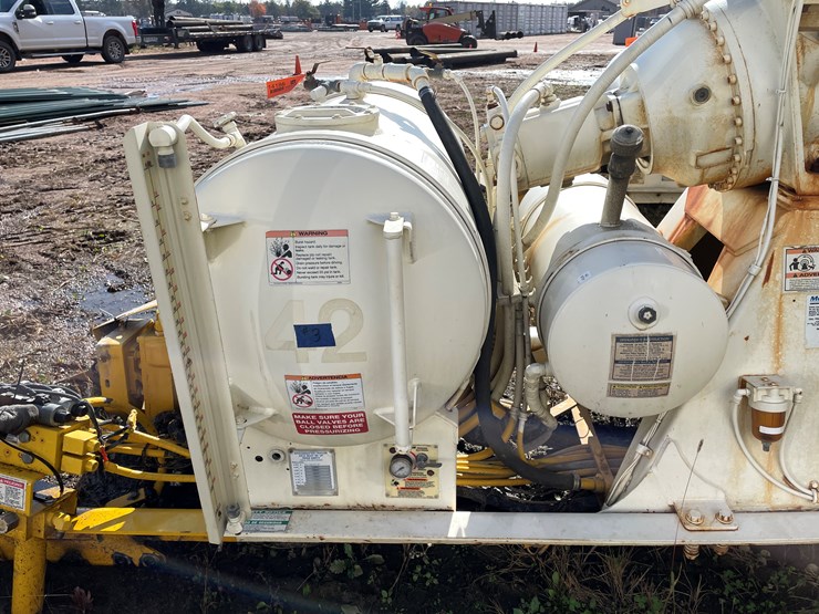 #3373-•-mcneilus-cement-mixer-drum-with-chutes-and-controls-image-9
