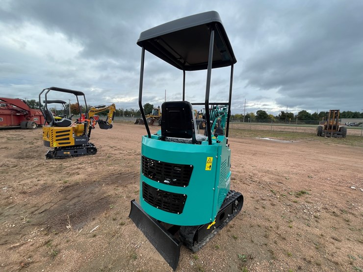 #1688-•-agt-h15r-mini-excavator-image-5