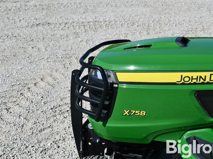 2018-john-deere-x758-image-11