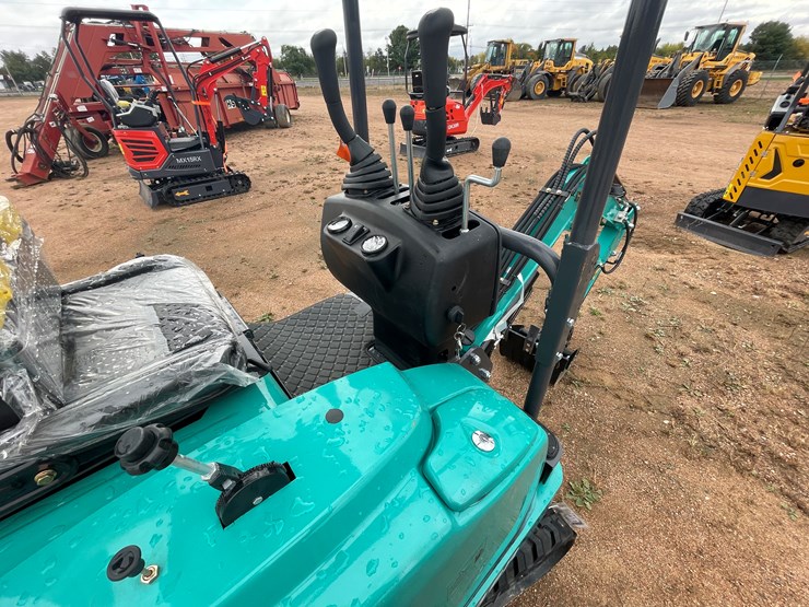 #1797-•-agt-qk16r-mini-excavator-image-10