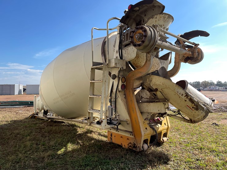 #3375-•-mcneilus-cement-mixer-drum-with-chutes-and-controls-image-6