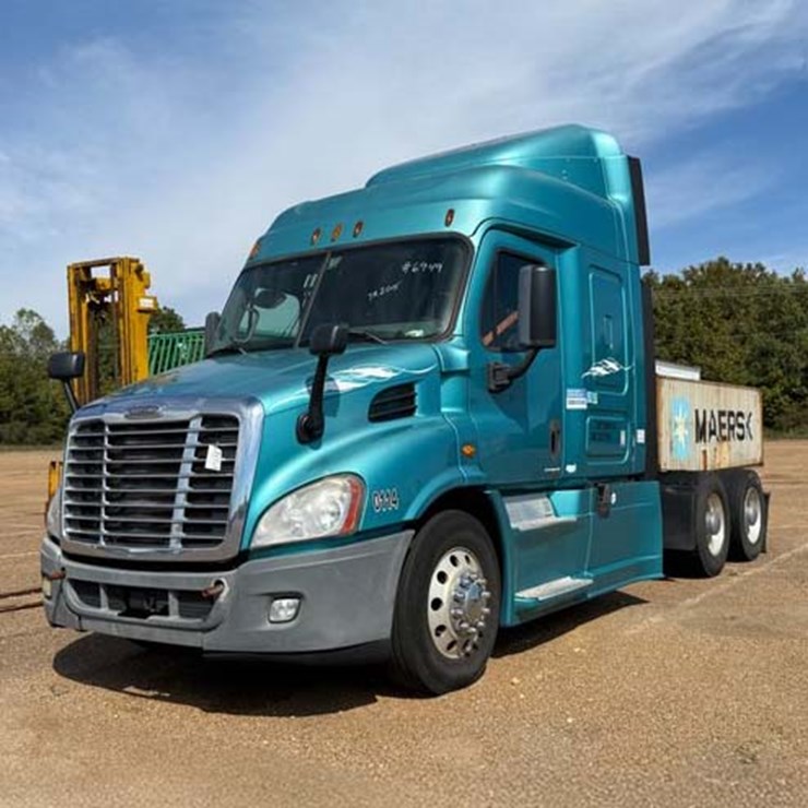 2015 FREIGHTLINER CASCADIA 113