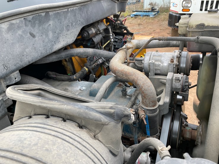 2004-international-7400-image-34