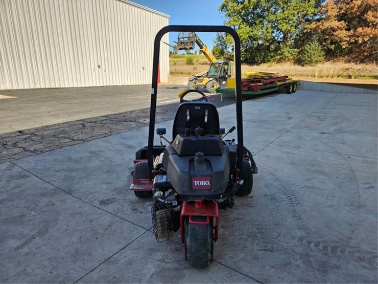 #2530-•-toro-3150-greensmaster-greens-mower-image-4