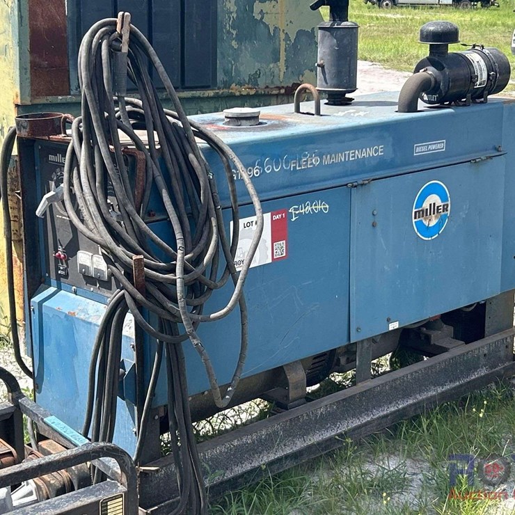 1985 Miller Wildcat 350-D Welder