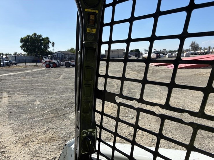 2021-bobcat-s590-image-18