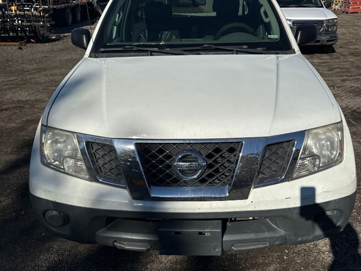 2013-nissan-frontier-image-2