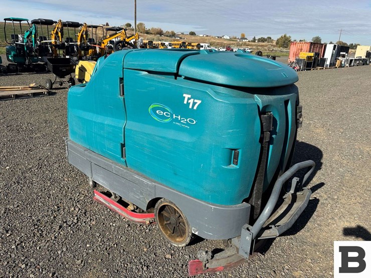 tennant-t7-ech20-floor-scrubber-image-2