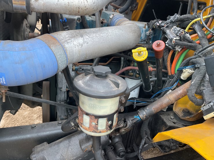 2004-international-7400-image-31