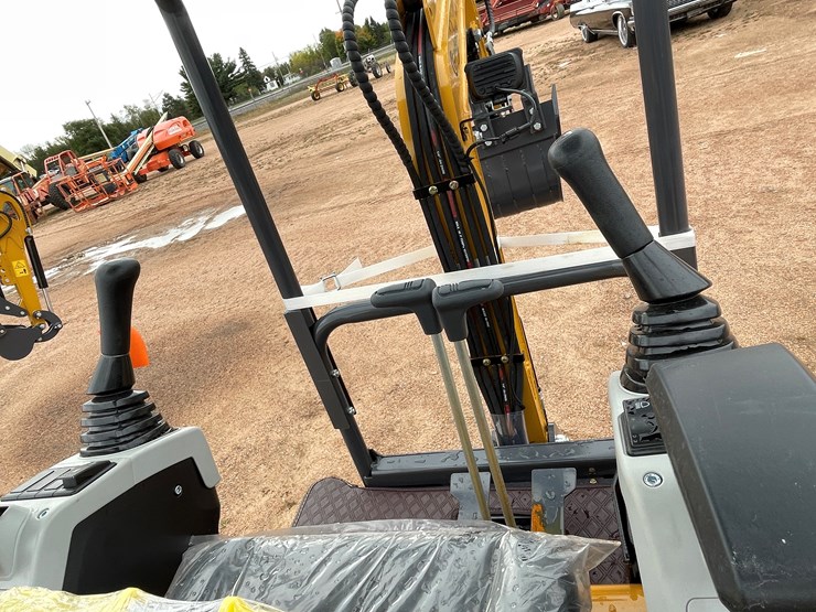 #1799-•-agt-qk18r-mini-excavator-image-37