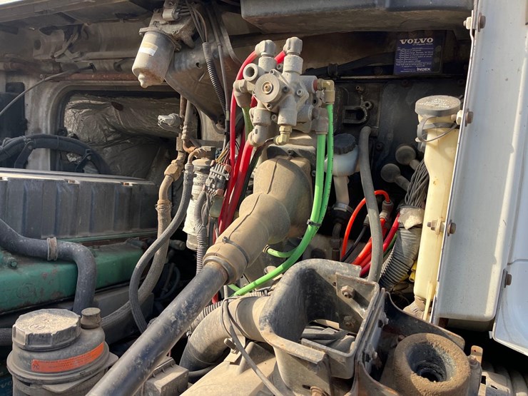 1998-volvo-semi-image-64