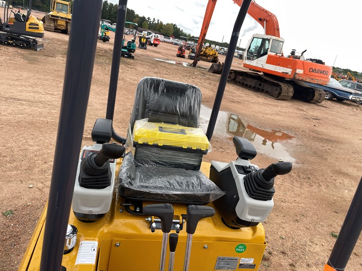 #1796-•-agt-mx20r-mini-excavator-image-23