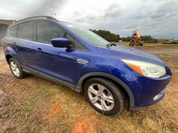 2015-ford-escape-se-image-1