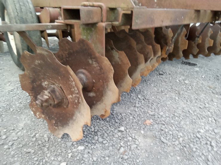 #901-•-ih-9'-wheel-disc-image-3