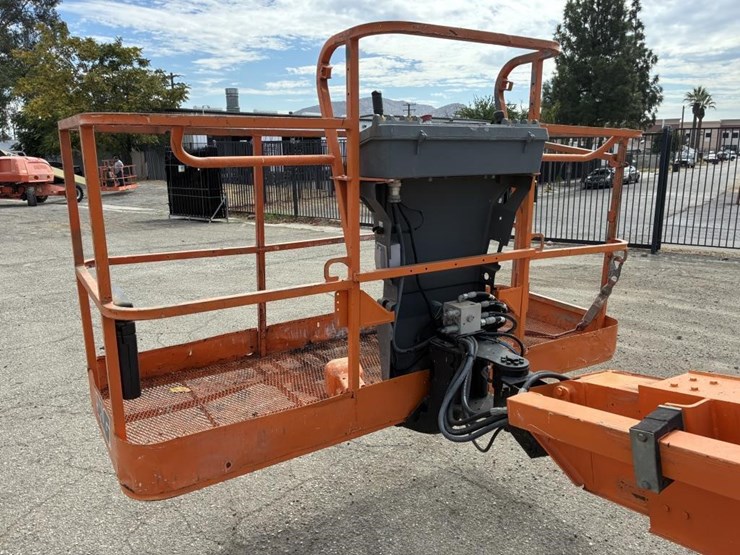 2015-jlg-600s-image-5
