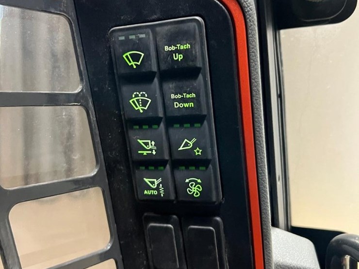 2020-bobcat-t76-image-30