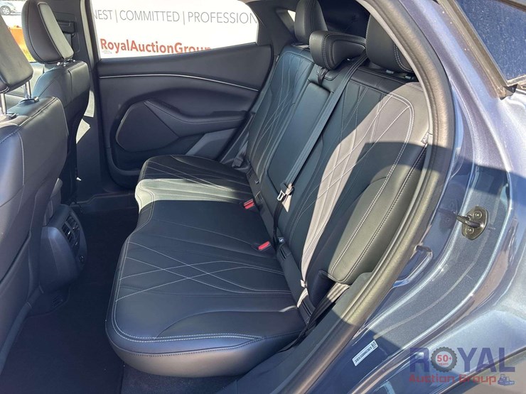 2021-ford-mustang-mach-e-image-24