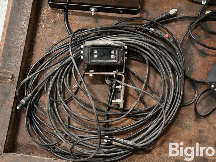 cab-cam-backup-tractor-cameras-image-13