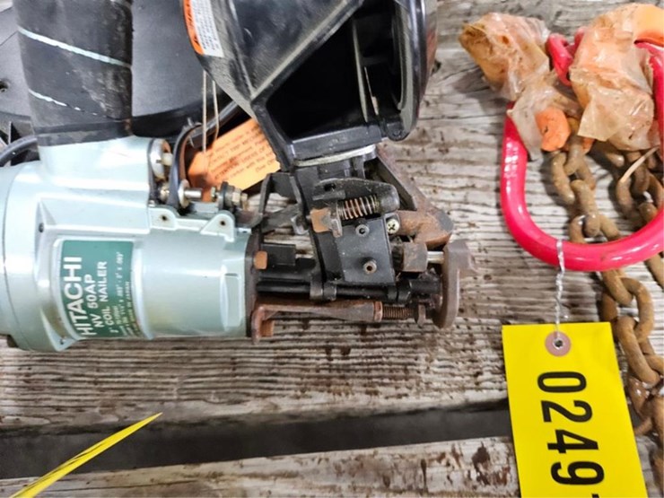 #2516-•-hitachi-roofing-nail-gun-image-5