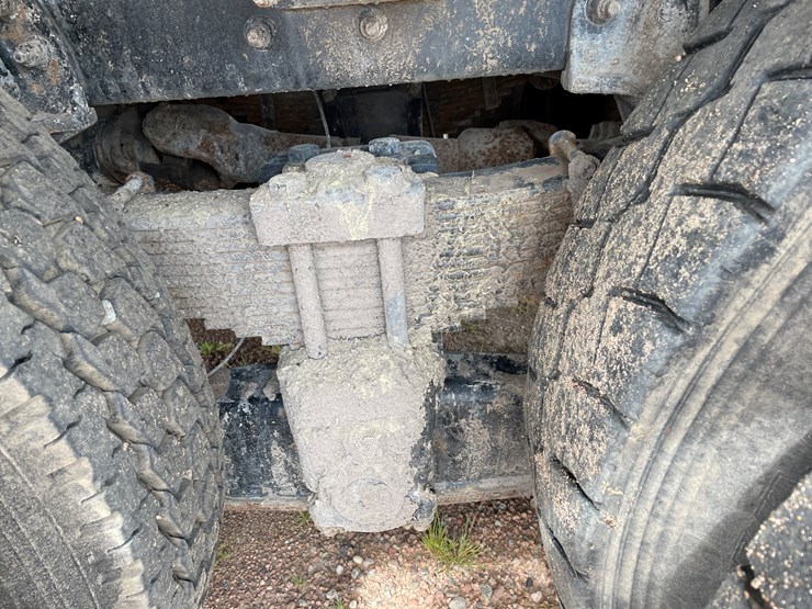 2011-peterbilt-365-image-37