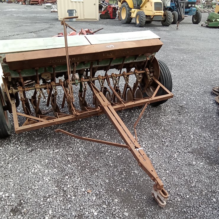 #919 • JOHN DEERE GRAIN DRILL