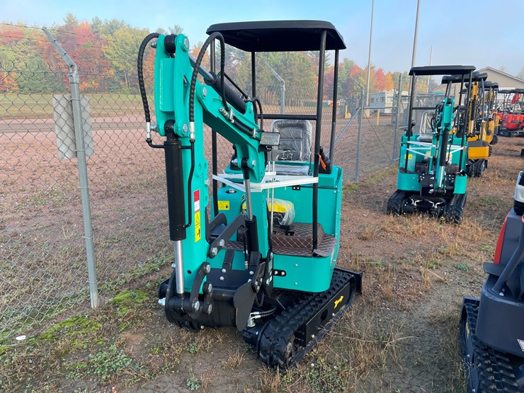 #1693-•-agt-h15r-mini-excavator-image-2