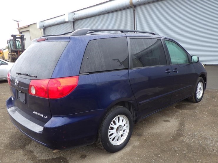 2007-toyota-sienna-image-3