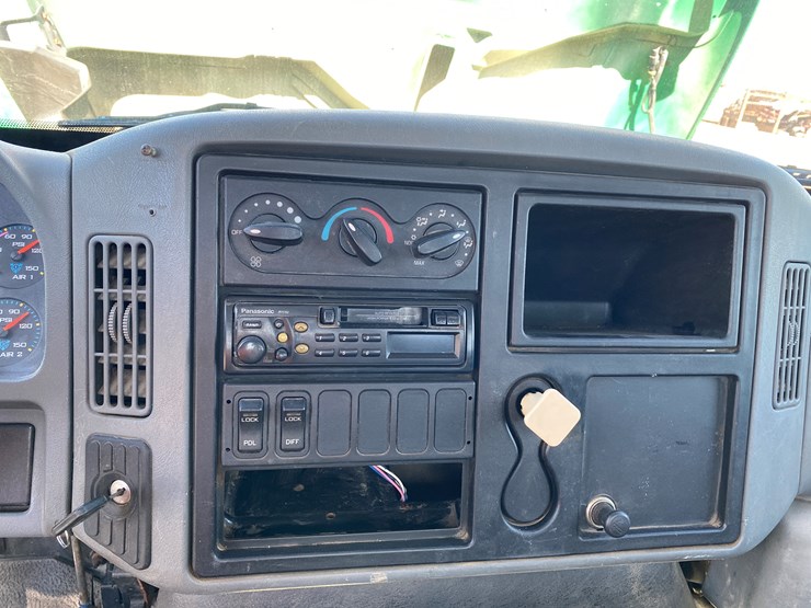 2003-international-7400-image-58