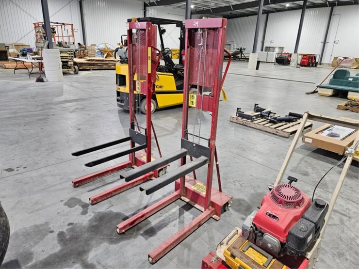 #2533-•-dayton-mh1000-material-handler-lift-image-1