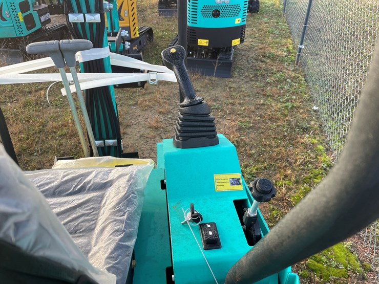 #1693-•-agt-h15r-mini-excavator-image-23