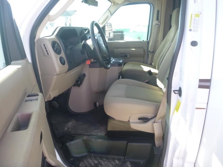 2014-ford-e450-image-45